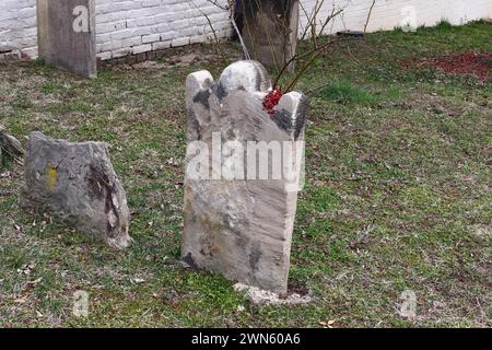 Pierres tombales anciennes dans un cimetière aux États-Unis Banque D'Images