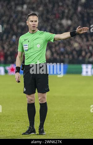 Rotterdam, pays-Bas. 29 février 2024. ROTTERDAM, 29-2-2024, Stadium de Kuip, demi-finale néerlandaise KNVB beker, 2023/2024, Feyenoord - FC Groningen, arbitre Danny Makkelie. Crédit : Pro Shots/Alamy Live News Banque D'Images