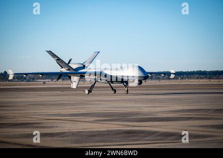 Sumter, Caroline du Sud, États-Unis. 14 février 2024. Un Reaper MQ-9 de l'US Air Force affecté à March Air Reserve base, Calif, taxis après avoir atterri pour la première fois à Shaw Air Force base (AFB), S.C. le 14 février 2024. L'avion était piloté à distance par des membres du 25e groupe d'attaque qui opèrent quotidiennement à partir de Shaw AFB, fournissant un soutien aérien 24 heures sur 24 aux missions dans le monde entier à travers quatre commandements de combattants. (Image de crédit : © Kyrii Richardson/U.S. Air Force/ZUMA Press Wire) À USAGE ÉDITORIAL EXCLUSIF ! Non destiné à UN USAGE commercial ! Banque D'Images