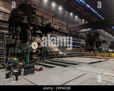 Usine de métal laminé. Laminoir continu à chaud Banque D'Images