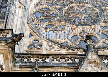 Gargouilles sur l'architecture gothique de St. Cathédrale Vitus. Prague, République tchèque Banque D'Images