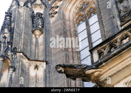 Château de Prague - Gargoyles sur l'architecture gothique de St. Cathédrale Vitus. République tchèque Banque D'Images