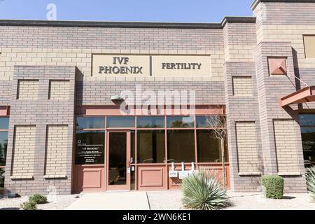 Une clinique de FIV est située dans un centre commercial de Mesa, Arizona, le 29 février 2024. Les républicains au sénat ont bloqué la législation pour protéger la fécondation in vitro malgré les réactions récentes après une décision de la Cour suprême de l’Alabama qui menace la procédure. Les démocrates intensifient leur message autour de cette question dans huit états du champ de bataille, et tracent une ligne directe de la décision à la forme des États-Unis par Donald Trump. (Photo par : Alexandra Buxbaum/Sipa USA) crédit : Sipa USA/Alamy Live News Banque D'Images