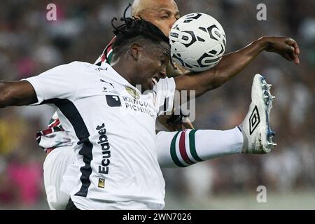 Rio de Janeiro, Brésil. 29 février 2024. Felipe Melo de Fluminense se bat pour la possession avec Jan Hurtado de LDU Quito, lors du match entre Fluminense et LDU Quito, pour la finale Recopa Sulamericana 2024, au stade Maracana, à Rio de Janeiro, le 29 février. Photo : Marcello Dias/DiaEsportivo/Alamy Live News crédit : DiaEsportivo/Alamy Live News Banque D'Images