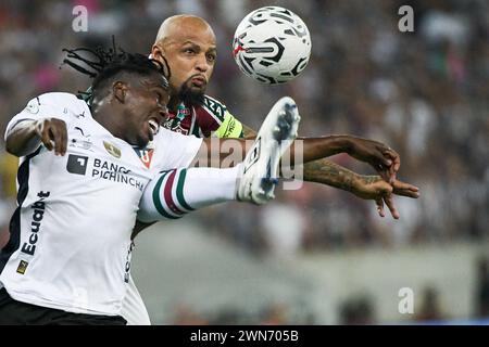 Rio de Janeiro, Brésil. 29 février 2024. Felipe Melo de Fluminense se bat pour la possession avec Jan Hurtado de LDU Quito, lors du match entre Fluminense et LDU Quito, pour la finale Recopa Sulamericana 2024, au stade Maracana, à Rio de Janeiro, le 29 février. Photo : Marcello Dias/DiaEsportivo/Alamy Live News crédit : DiaEsportivo/Alamy Live News Banque D'Images