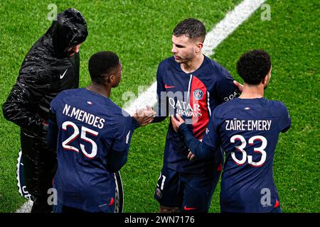 Paris, France. 25 février 2024. Nuno Mendes Lucas Hernandez et Warren Zaïre-Emery lors du match de Ligue 1 entre le Paris Saint-Germain PSG et le stade Rennais FC ou Rennes au Parc des Princes à Paris, France, le 25 février 2024. Crédit : Victor Joly/Alamy Live News Banque D'Images