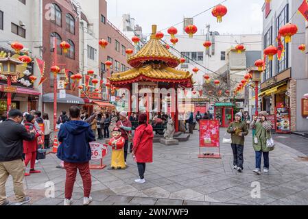 Chinatown coloré à Kobe, au Japon, décoré de lanternes lors de la célébration du nouvel an lunaire le 15 février 2024 Banque D'Images