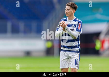 Duisburg, Deutschland. 17 février 2024. firo : 17/02/2024, football, soccer, 3e ligue, saison 2023/2024, MSV Duisburg - 1. FC Viktoria Koln Jonas Michelbrink (MSV Duisburg) demi-chiffre, crédit : dpa/Alamy Live News Banque D'Images