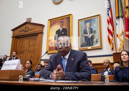 Washington, États-Unis. 30 décembre 2023. Le secrétaire à la Défense des États-Unis, Lloyd J Austin III, comparaît devant une Commission de la Chambre des représentants sur les services armés entendant “Un examen de l’absence inopinée du secrétaire à la Défense Austin” dans le Rayburn House Office Building à Washington, DC, USA, jeudi 29 février, 2024. photo de Rod Lamkey/CNP/ABACAPRESS.COM crédit : Abaca Press/Alamy Live News Banque D'Images