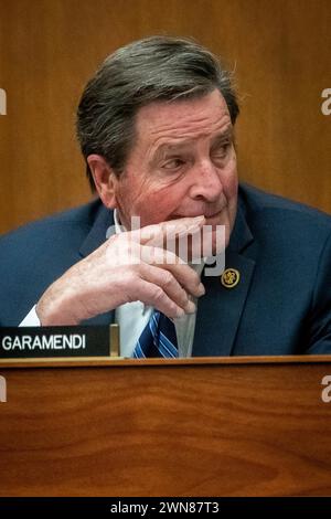 Washington, États-Unis. 29 février 2024. Le représentant des États-Unis John Garamendi (démocrate de Californie) assiste à une audition de la Commission de la Chambre sur les services armés “Un examen de l’absence inopinée du secrétaire à la Défense Austin” dans le Rayburn House Office Building à Washington, DC, USA, jeudi 29 février, 2024. photo de Rod Lamkey/CNP/ABACAPRESS.COM crédit : Abaca Press/Alamy Live News Banque D'Images