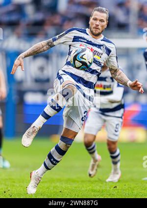 Duisburg, Deutschland. 17 février 2024. firo : 17/02/2024, football, soccer, 3e ligue, saison 2023/2024, MSV Duisburg - 1. FC Viktoria Koln Daniel Ginczek (MSV Duisburg) action individuelle, chiffre entier, crédit : dpa/Alamy Live News Banque D'Images
