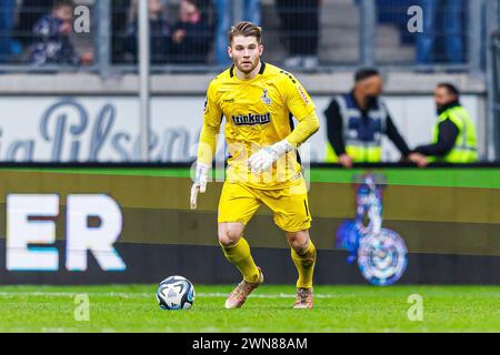 Duisburg, Deutschland. 17 février 2024. firo : 17/02/2024, football, soccer, 3e ligue, saison 2023/2024, MSV Duisburg - 1. FC Viktoria Koln Vincent Muller (MSV Duisburg) action individuelle, chiffre entier, crédit : dpa/Alamy Live News Banque D'Images