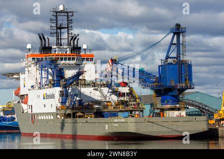 Boka Polaris dans Albert Dock Basin Leith. Boka Polaris est un navire de construction offshore qui navigue sous pavillon du Royaume-Uni Banque D'Images