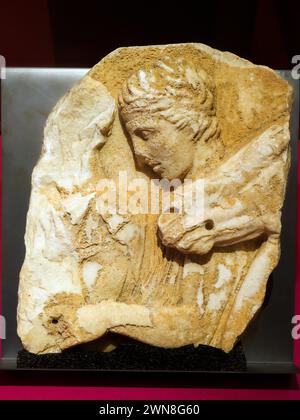 Fragment de la frise sud du Parthénon avec des jeunes et des boeufs d'Athènes, l'Acropole - marbre pentélique, 447-438 av. J.-C. - Musée de l'Acropole à Athènes, Grèce Banque D'Images