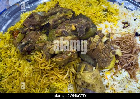 Mandi de mouton aromatique : une fête traditionnelle du Ramadan en Arabie Saoudite Banque D'Images