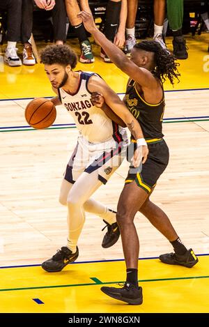 Février 29 2024 San Francisco CA, États-Unis L'attaquant Gonzaga Anton Watson (22) se bat pour la position lors du match de basket-ball masculin de la NCAA entre les Gonzaga Bulldogs et les San Francisco dons. Gonzaga a battu San Francisco 86-68 au Chase Center San Francisco Calif. Thurman James/CSM Banque D'Images