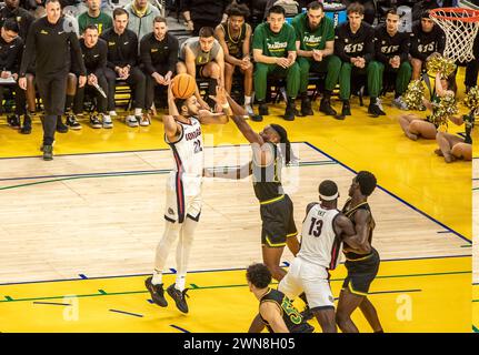 Février 29 2024 San Francisco CA, États-Unis L'attaquant Gonzaga Anton Watson (22) tire le ballon lors du match de basket-ball masculin de la NCAA entre les Gonzaga Bulldogs et les San Francisco dons. Gonzaga a battu San Francisco 86-68 au Chase Center San Francisco Calif. Thurman James/CSM Banque D'Images