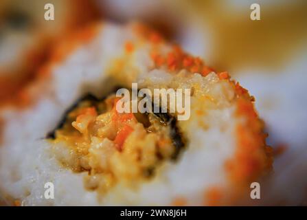 Morceau de délicieux sushi. Gros plan Banque D'Images