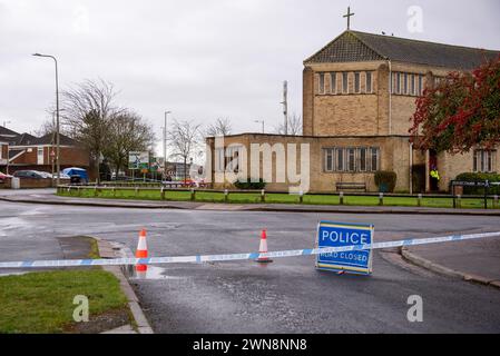 Oxford, 1er mars 2024. La police a fermé Bayswater Road et des parties d'autres routes voisines à Barton, une banlieue d'Oxford, après un incident de coups de couteau juste avant minuit le 29 février. Un homme a été arrêté. Crédit : Martin Anderson/Alamy Live News Banque D'Images