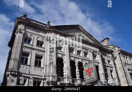 Londres, Angleterre, Royaume-Uni. 1er mars 2024. Vue extérieure du théâtre Noel Coward dans le West End de Londres, où Slave Play ouvrira ses portes le 29 juin. 10 Downing Street a critiqué la production pour son projet d'accueillir deux représentations ''Black Out'' uniquement pour un public ''tout noir'' (Credit image : © Vuk Valcic/ZUMA Press Wire) POUR USAGE ÉDITORIAL SEULEMENT! Non destiné à UN USAGE commercial ! Banque D'Images