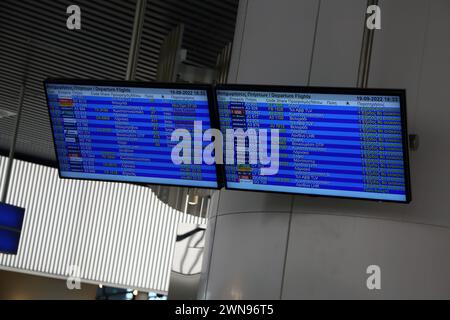 Athènes Grèce Aéroport international d'Athènes (AIA) Eleftherios Venizelos panneaux de départ Banque D'Images