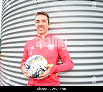 Oriam Sports Centre Edinburgh.Scotland.UK.1st mars Hearts Conférence de presse pour Cinch Premiership match v Celtic Hearts Calem Nieuwenhof . Crédit : eric mccowat/Alamy Live News Banque D'Images