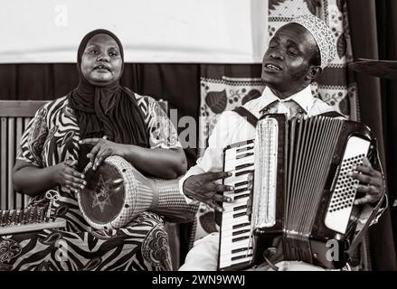 Les musiciens jouent de la musique Taarab, concert de la Dhow Countries Music Academy (DCMA), Stone Town, Zanzibar, Tanzanie Banque D'Images