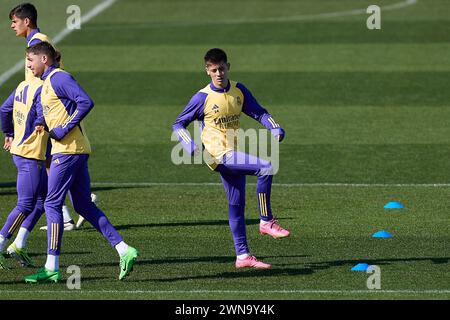 Madrid, Espagne. 01 mars 2024. Arda Guler du Real Madrid CF se réchauffe pendant la séance d'entraînement en vue du match de football de la semaine de la Liga 27 entre Valencia CF et Real Madrid CF à Ciudad Real Madrid. Crédit : SOPA images Limited/Alamy Live News Banque D'Images