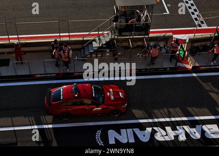 Sakhir, Bahreïn. 01 mars 2024. Mercedes FIA voiture de sécurité. Championnat du monde de formule 1, Rd 1, Grand Prix de Bahreïn, vendredi 1er mars 2024. Sakhir, Bahreïn. Crédit : James Moy/Alamy Live News Banque D'Images