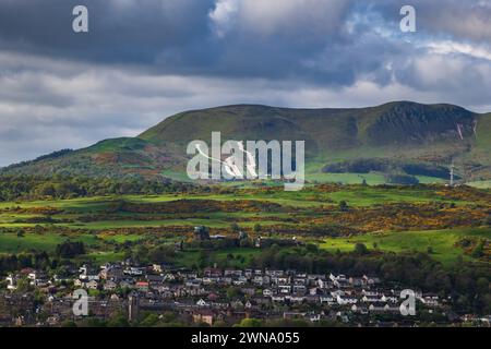 Paysage de Pentland Hills avec Midlothian Snowsports Centre (anciennement le Hillend ski Centre), piste de ski sec près de la ville d'Édimbourg en Écosse, Royaume-Uni. Banque D'Images