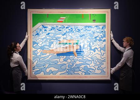 Londres, Angleterre, Royaume-Uni. 1er mars 2024. Les membres de l'équipe de Christie détiennent le 'California' de David Hockney de 1965, estimé à environ 16 000 000 GBP, lors de l'avant-première de Christie's '20th/21st Century London Evening Sale' et 'The Art of the Surreal Evening Sale'. Les ventes auront lieu le soir du 7 mars. (Crédit image : © Thomas Krych/ZUMA Press Wire) USAGE ÉDITORIAL SEULEMENT! Non destiné à UN USAGE commercial ! Banque D'Images