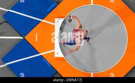 Maggie Ewen, l'américaine, en action lors du Shot put féminin lors de la première journée des Championnats du monde d'athlétisme en salle à l'Emirates Arena de Glasgow. Date de la photo : vendredi 1er mars 2024. Banque D'Images