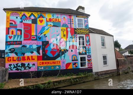 Murale colorée de Lily Mixe et David Shillinglaw Fisherton Street Salisbury Wiltshire Angleterre Banque D'Images