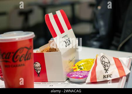 Biélorussie, Minsk - 06 octobre 2023 : repas du restaurant KFS Banque D'Images