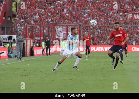 Avellaneda, Argentine, 24, février 2024. Adrian Martinez en action lors du match entre Independiente vs Racing Club. Banque D'Images