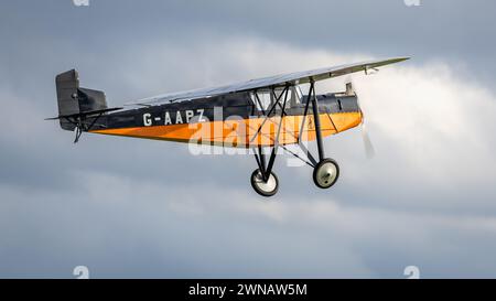 1931 Desoutter Mk.1 'G-AAPZ' aéroporté lors du spectacle aérien Race Day qui s'est tenu à Shuttleworth le 1er octobre 2023. Banque D'Images