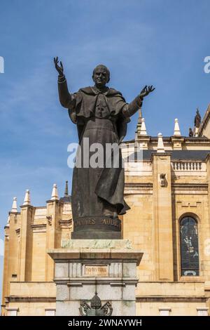 Statue du pape Jean-Paul II Joannes Paulus à la cathédrale Almundena de Madrid, Espagne Banque D'Images