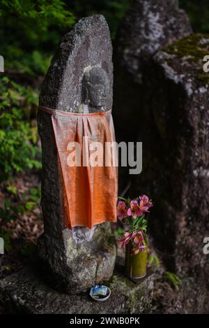 Rokujizou (six statues de Jizo) dans le village folklorique de Hida, musée en plein air de Hida no Sato à Takayama, au Japon Banque D'Images