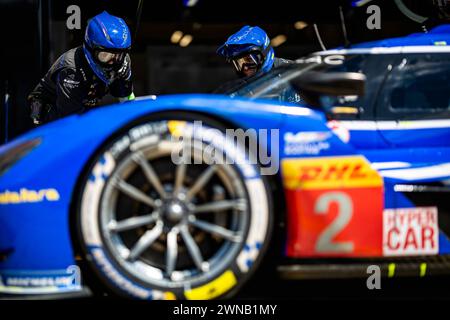 Lusail, Qatar. 01 mars 2024. 02 BAMBER Earl (nzl), LYNN Alex (gbr), BOURDAIS Sébastien (fra), Cadillac Racing #02, Hypercar, pitstop, arrêt aux stands, mécanicien, mécanicien, ambiance pendant le Qatar Airways Qatar 1812 KM, 1ère manche du Championnat du monde d'Endurance FIA 2024, du 29 février au 02 mars 2024 sur le circuit international de Losail à Lusail, Qatar - photo Thomas Fenetre/DPPI crédit : DPPI Media/Alamy Live News Banque D'Images