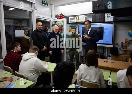 Le président ukrainien VOLODYMYR ZELENSKYY participe à un voyage de travail dans la région de Kharkiv le président ukrainien VOLODYMYR ZELENSKYY participe à un voyage de travail dans la région de Kharkiv, le 1er mars 2024. Photo du PRÉSIDENT DE L'UKRAINE apaimages Ukraine Ukraine Ukraine Ukraine 010324 Ukraine UPO 1 0020.jpeg Copyright : xapaimagesxPRESIDENTxOFxUKRAINExxapaimagesx Banque D'Images