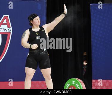 Columbus, Ohio, États-Unis. Mars 1er février 2024. Juliana Rioto célèbre son enlèvement réussi de 95 kg dans les championnats d'haltérophilie féminine au Arnold Sports Festival à Columbus, Ohio, États-Unis. Crédit : Brent Clark/Alamy Live News Banque D'Images