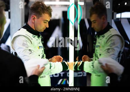 MULLER Nico (SWI), Peugeot TotalEnergies, Peugeot 9x8, portrait lors de la Qatar Airways, Qatar. , . Championnat du monde d'Endurance FIA, du 29 février au 02 mars 2024 sur le circuit international de Losail à Lusail, Qatar - photo Javier Jimenez/DPPI crédit : DPPI Media/Alamy Live News Banque D'Images