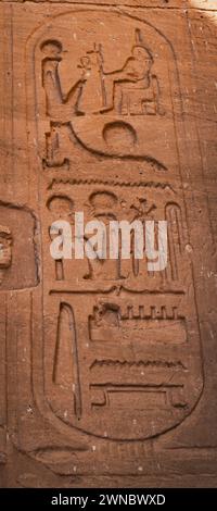 cartouche la signature du Pharoah Ramsès II sur le côté de son temple à Abu Simbel Banque D'Images