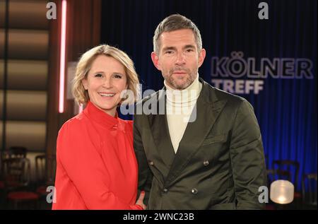 DAS Moderatorenteam Susan Link und Micky Beisenherz der WDR Talkshow Kölner Treff *** L'équipe de présentateurs Susan Link et Micky Beisenherz du talk show WDR Kölner Treff Banque D'Images