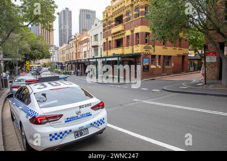 Voiture de police de Nouvelle-Galles du Sud, garée dans le quartier Rocks de Sydney, un véhicule Holden Commodore, centre-ville de Sydney, Nouvelle-Galles du Sud, Australie Banque D'Images