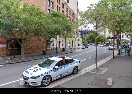 Voiture de police de Nouvelle-Galles du Sud, garée dans le quartier Rocks de Sydney, un véhicule Holden Commodore, centre-ville de Sydney, Nouvelle-Galles du Sud, Australie Banque D'Images