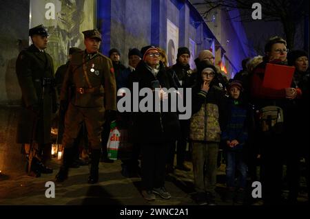 Le jour national du souvenir des soldats maudits à Varsovie. Les gens participent à l'anniversaire annuel des soldats maudits le 1er mars 2024 à Varsovie, en Pologne. Quelques dizaines de personnes ont participé au jour national du souvenir des soldats maudits. Les soldats maudits étaient membres de divers groupes partisans armés pro-indépendantistes et anti-communistes qui, à partir de 1944, luttaient contre l'occupation soviétique et le régime communiste imposé par Moscou après la seconde Guerre mondiale. Varsovie Pologne Copyright : xAleksanderxKalkax Banque D'Images