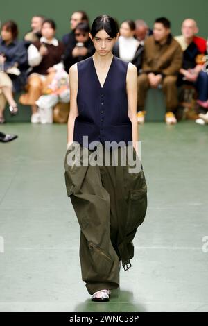 Paris, Frankreich. 01 mars 2024. Piste LOEWE automne/hiver 2024 pendant la semaine de la mode de Paris le 2024 février - Paris, France 01/03/2024 crédit : dpa/Alamy Live News Banque D'Images