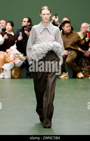 Paris, Frankreich. 01 mars 2024. Piste LOEWE automne/hiver 2024 pendant la semaine de la mode de Paris le 2024 février - Paris, France 01/03/2024 crédit : dpa/Alamy Live News Banque D'Images