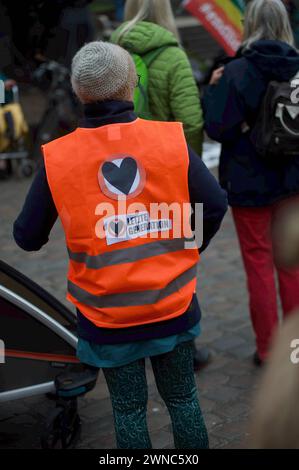 Fridays for future Demo Flensburg, Schleswig-Holstein, Teilnehmer der Organisation Letzte Generation auf der Demo. Aufnahme vom 01.03.2024, Flensburg, Innenstadt *** vendredi pour la future DEMO Flensburg, Schleswig Holstein, participants de l'organisation Last Generation à la DEMO photo prise le 01 03 2024, Flensburg, centre ville Banque D'Images